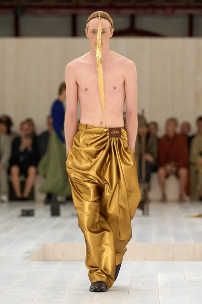 Look 18